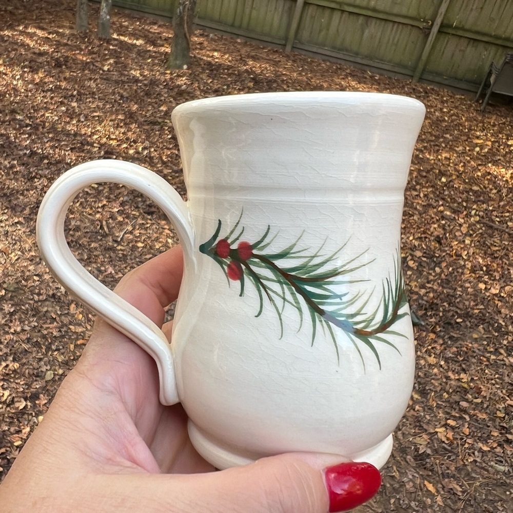 Mill Creek Stoneware Small Garland Berry Pottery Mug - Picture 4 of 6